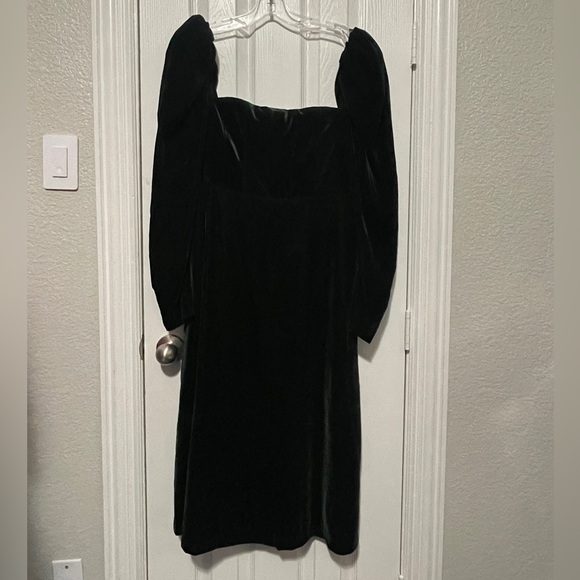 NWT Antonio Melani MacKenzie
Square Neck Long Sleeve Velvet
A-Line Midi … - Picture 2 of 5